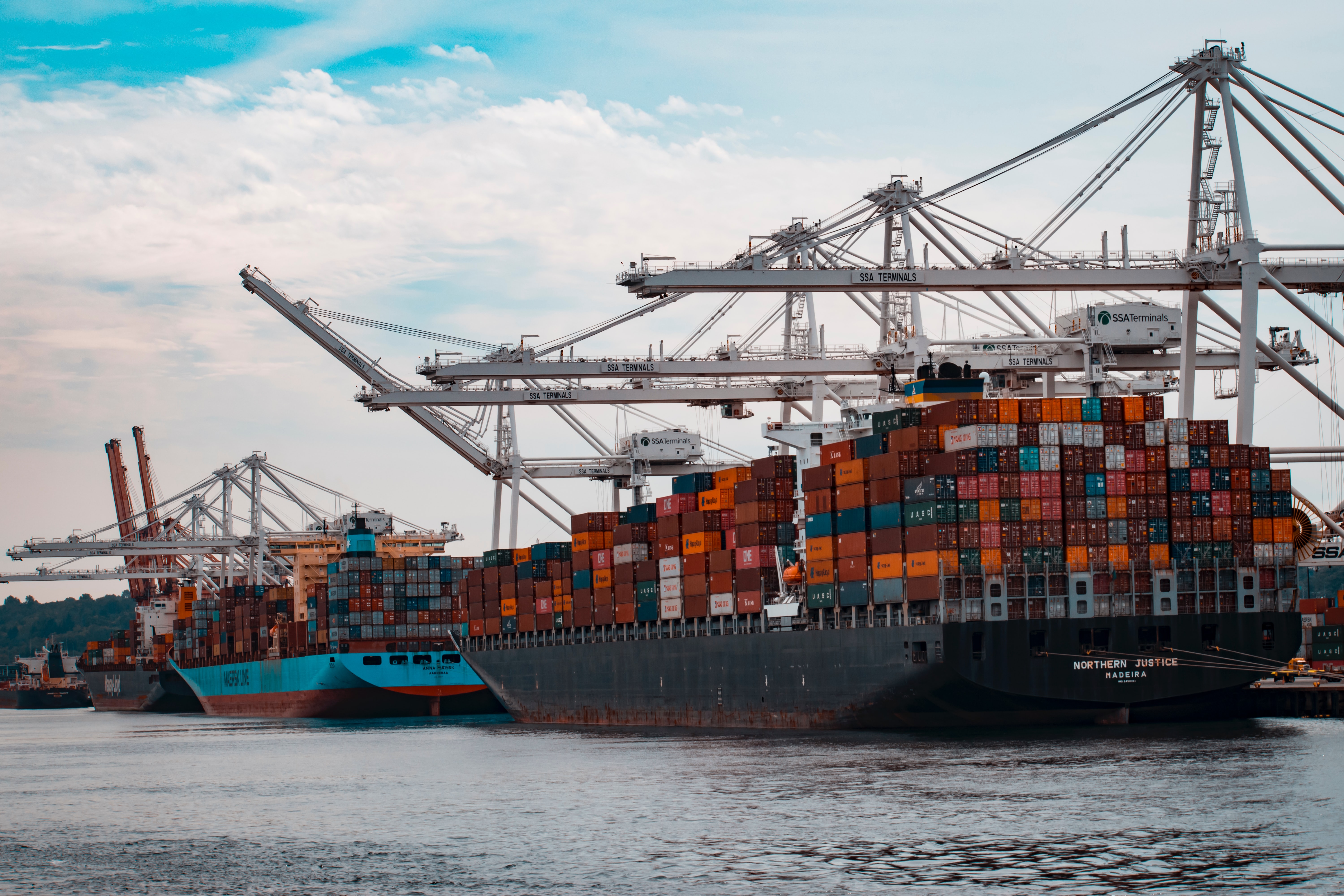 IMPORTACIONES Y EXPORTACIONES