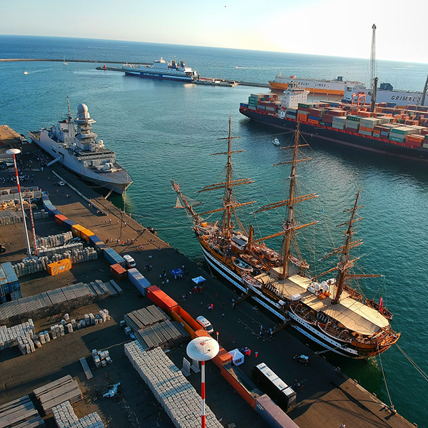 Reactivación del Puerto de Buenaventura.